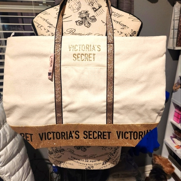 Victoria's Secret Handbags - 💋 VICTORIA'S SECRET Tote Bag